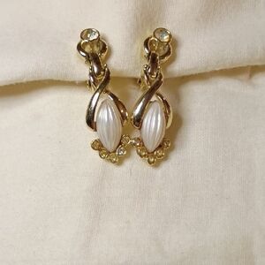 Elegant Gold and Pearl Earrings